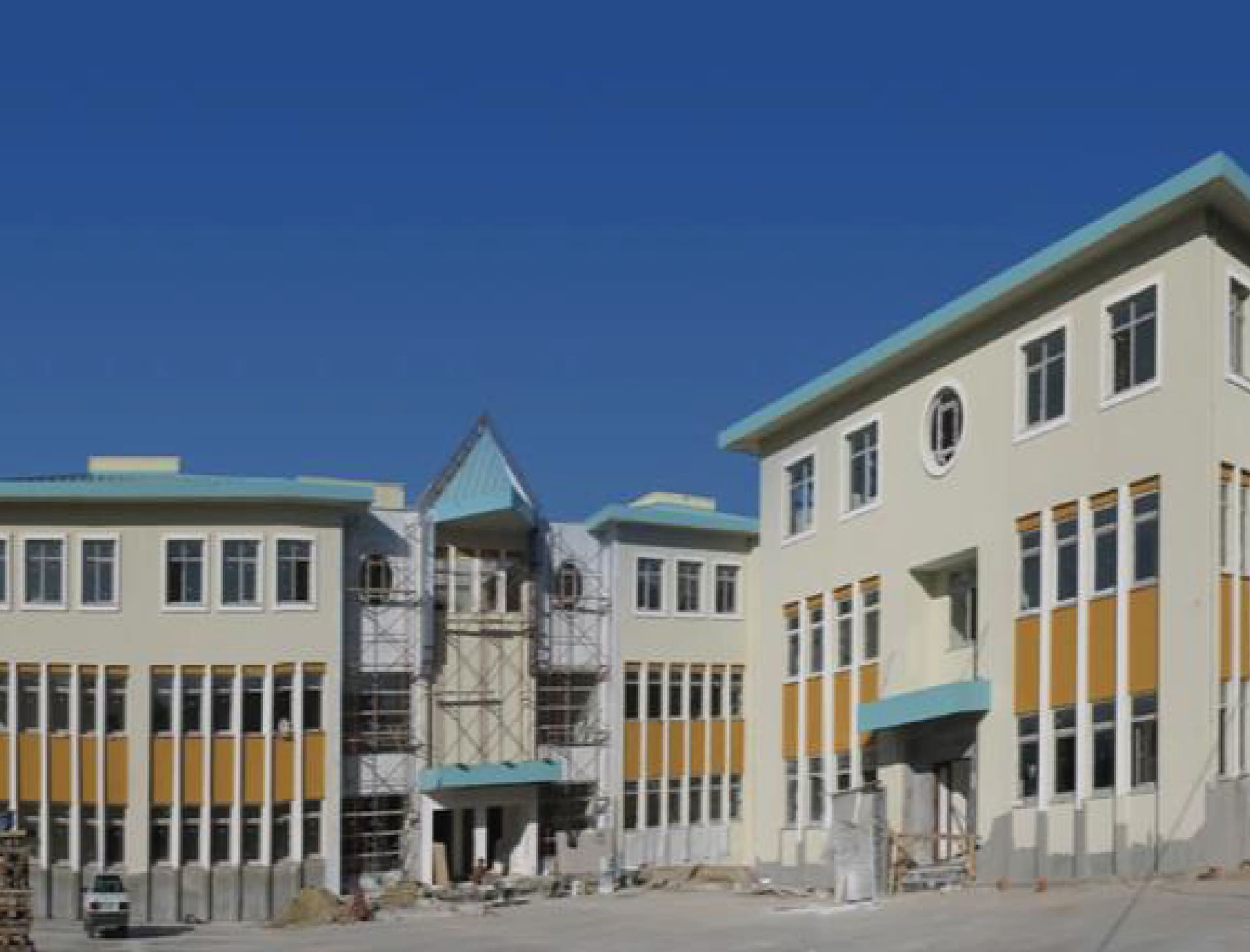 Sultanbeyli Yaşar Paşalı İlköğretim Okulu / İstanbul